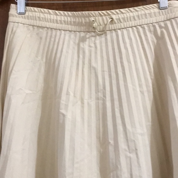 New Zara long skirt - Picture 3 of 4
